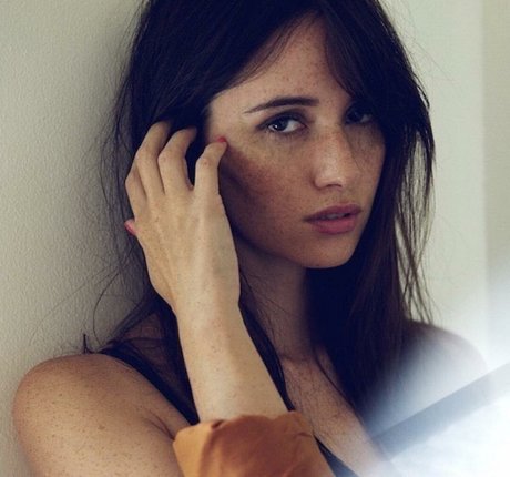 Sara Malakul Lane nudes model pic