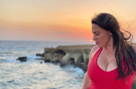 Valeriaval1 pornographic model pics