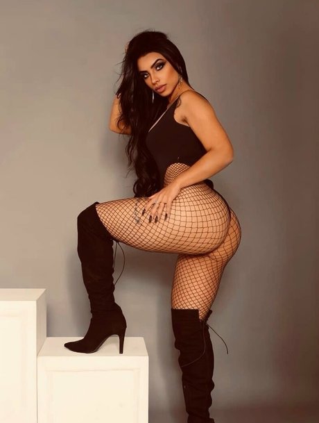 Thay Salles porn model pictures