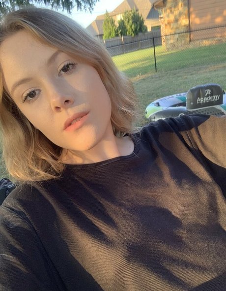 little doe exclusive pornstar pics