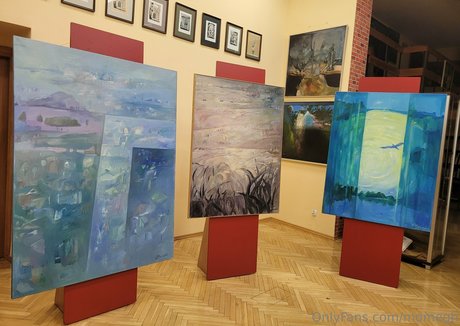 momegh nudes model pics