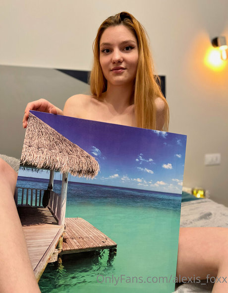 alexisfoxxie hot pornstar image