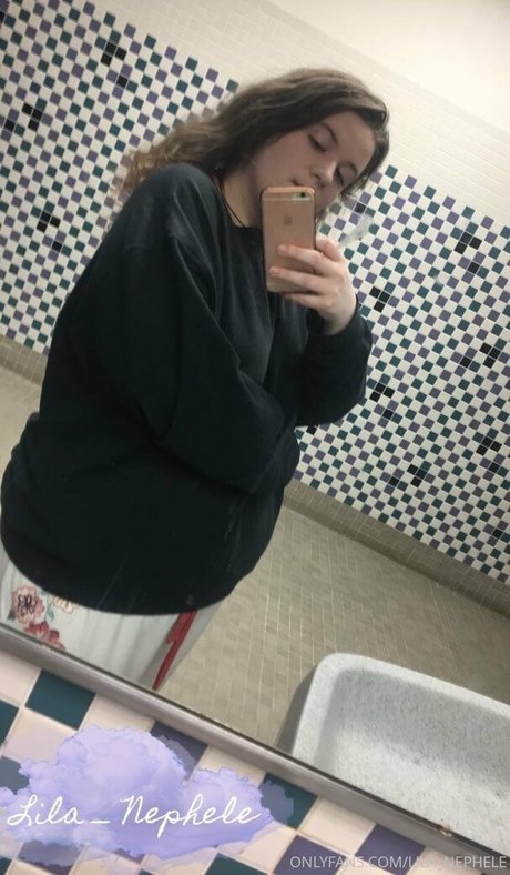 lila nephele hot model photo