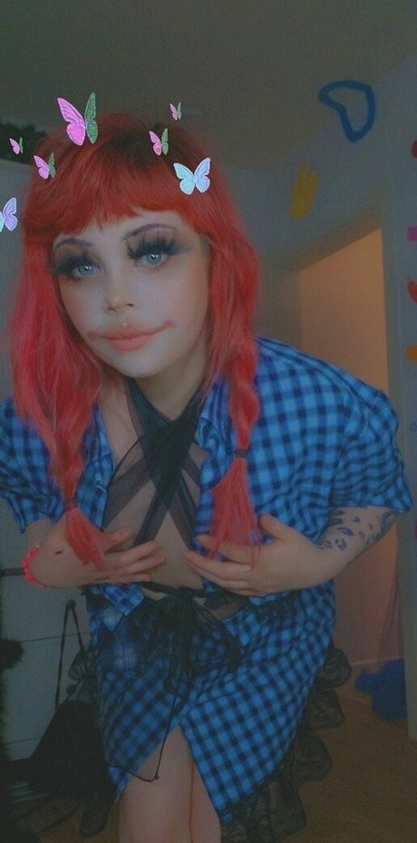 klowynm star nude picture