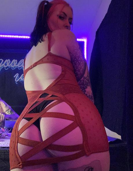 succubusitt model photo