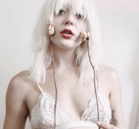 alittle vampy nudes actress image