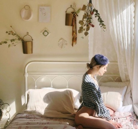 alittle vampy model best photos