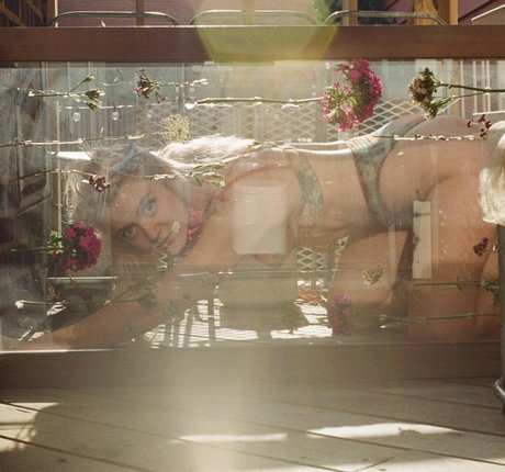 alittle vampy model sexy picture