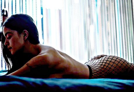 Paulina Gaitan hot star photo