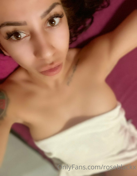 roseblackx model top photos