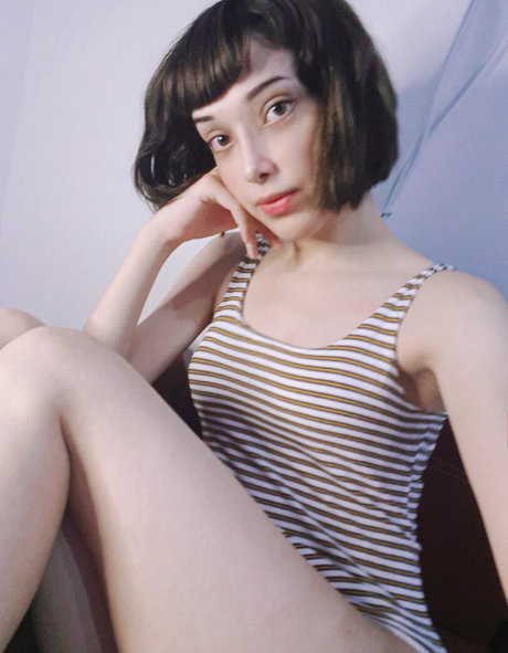 oyku pembe nude star image