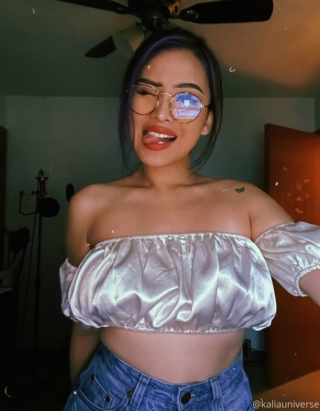 kaliauniverse model pornographic image
