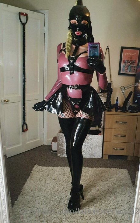 latexloverlaura2 pornstar erotic pictures