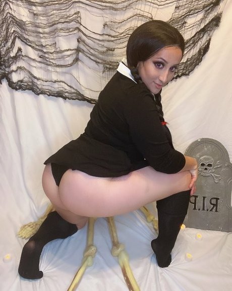 Nikki Geeks nice actress gallery