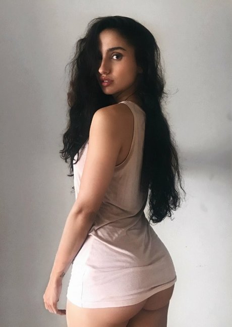 Noa Honey hd pornstar images