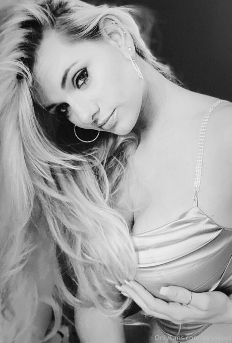 ashelizxd pornstar photo