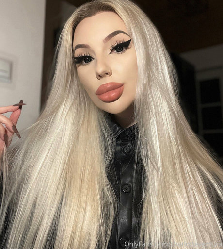 charlotteventura star hd pics