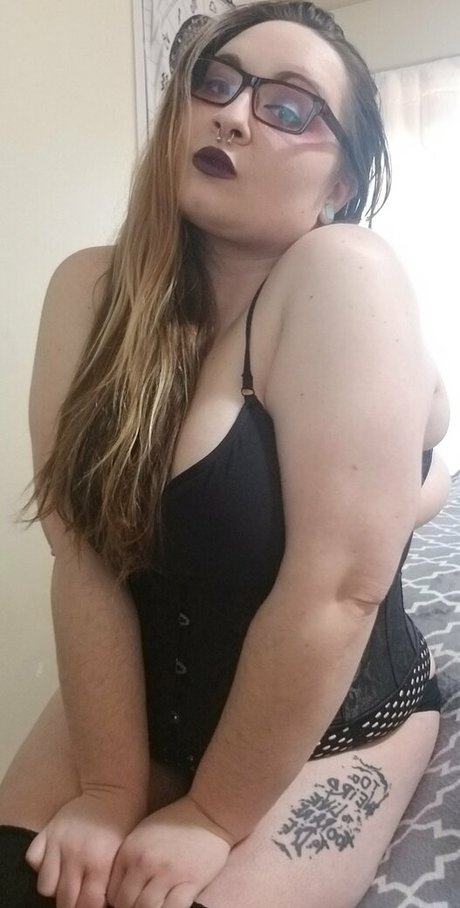 eilipaige pornographic model picture