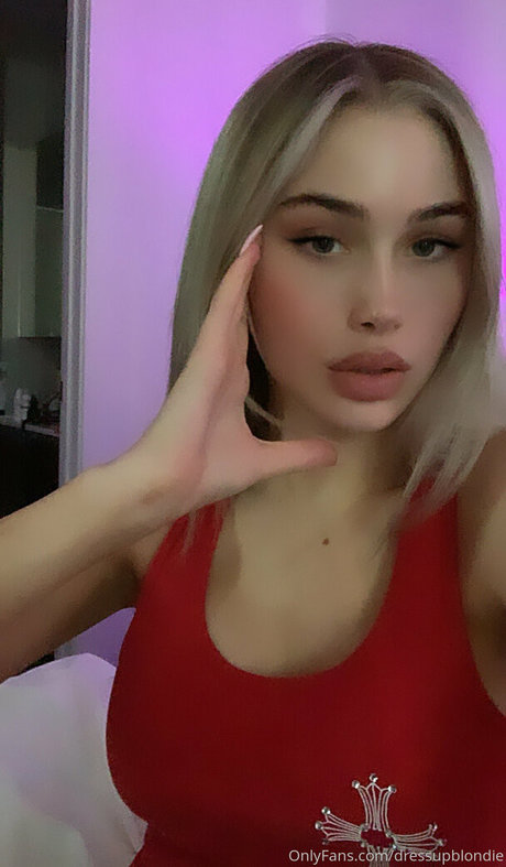 Dressupblondie star exclusive pictures