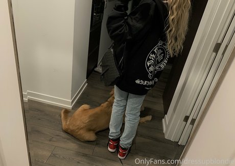 Dressupblondie porn model images