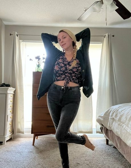 fayelinaplays pornstar erotic gallery