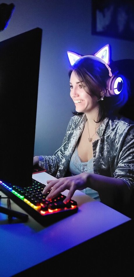 QT Lux sex model galleries