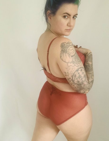 freakyfamily model beautiful img