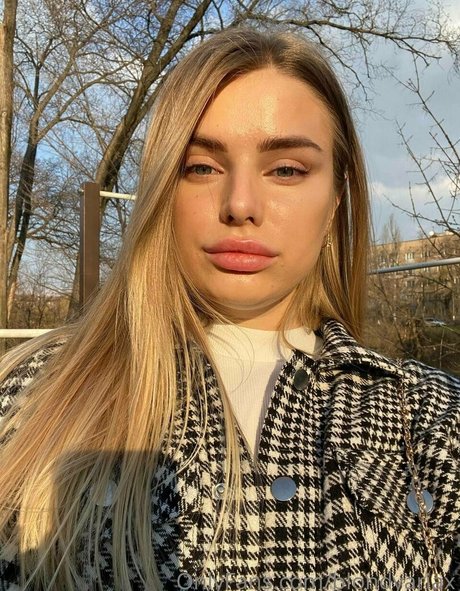 blondyariax pornstar naked galleries