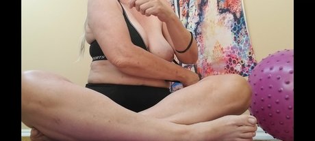 nakedyoganakedyoga free actress photo