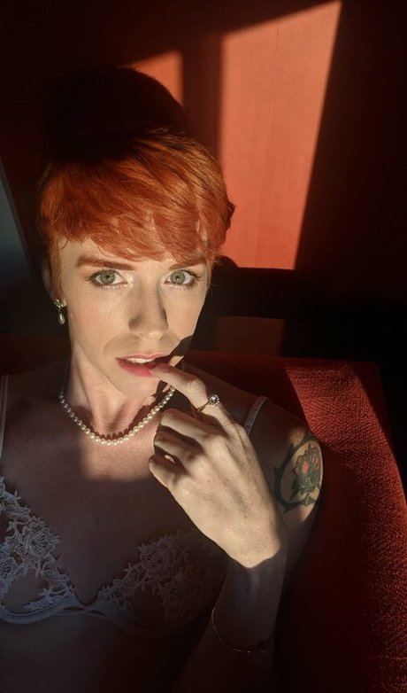 Faye Holloway art actress galleries