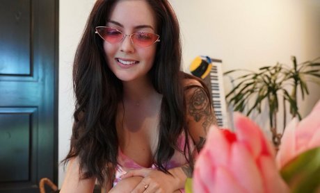 Bnans model nude picture