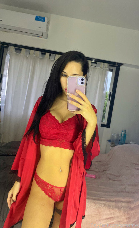 Pearl Sexting model perfect image