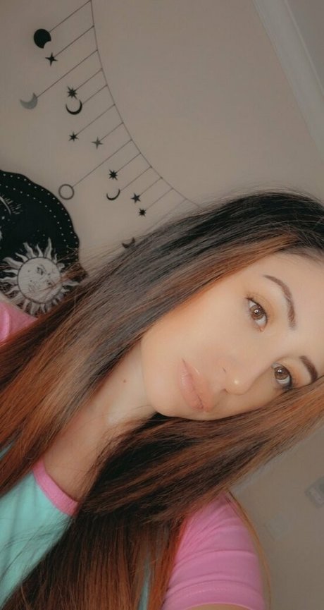 poppycarminexxx model top pic