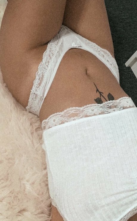 18 free onlyfans beautiful nude pic