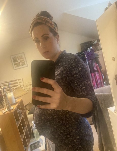 Pregnant English Rose best star picture