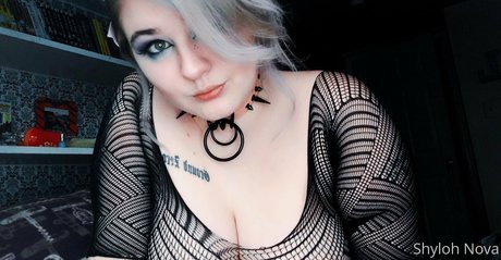 shylohnova model hd photo