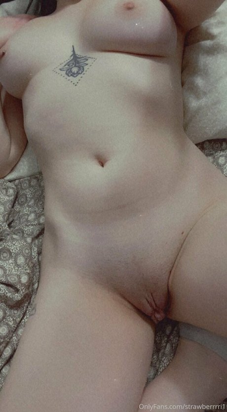 strawberrrri1 pornstar nudes photo