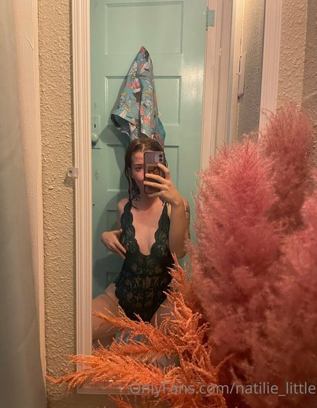 natilie little top actress pics