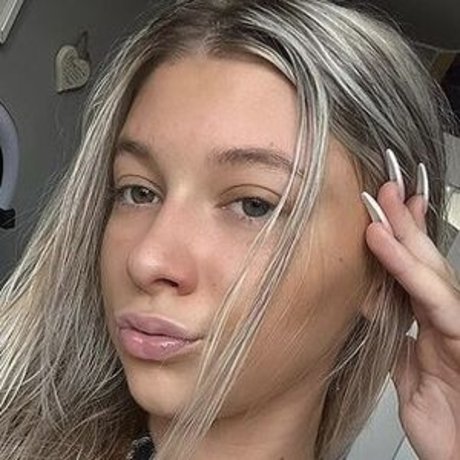 Neve Ellel model hd pictures