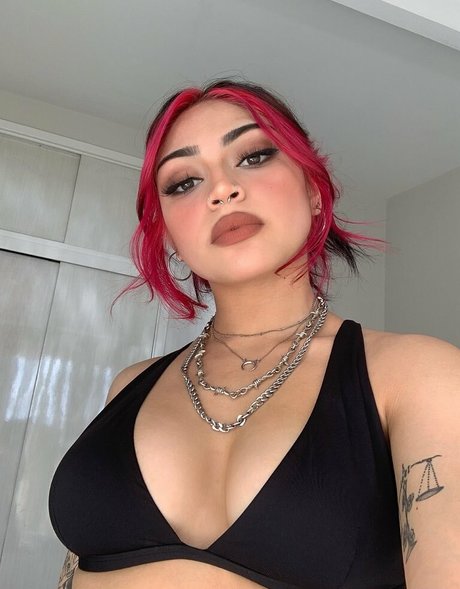 Deathlessley nude star galleries