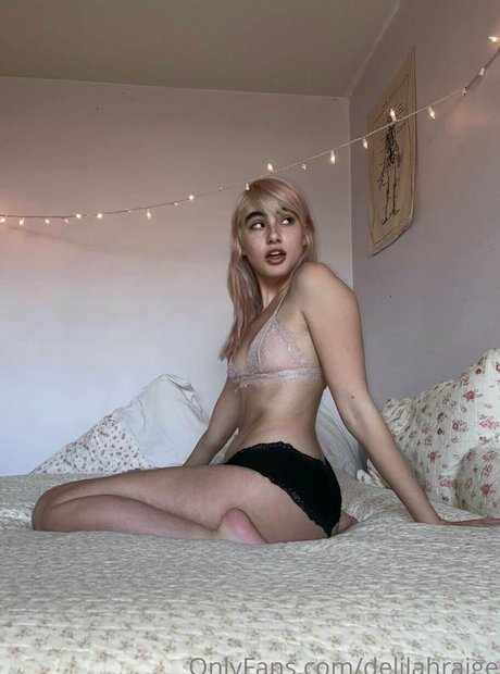 Delilahdewing model top photos