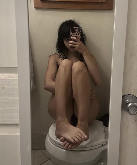 Delilahdewing erotic pornstar image