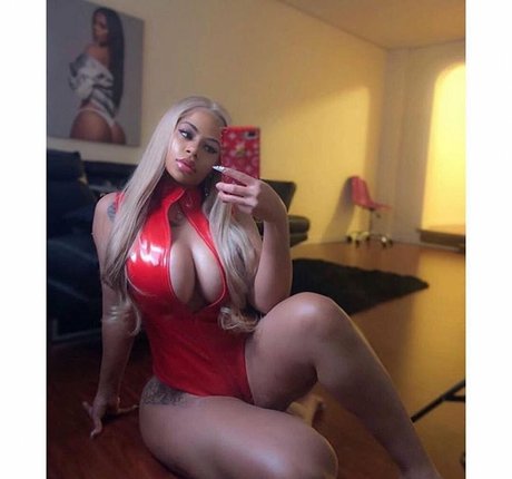 Strella Katt star high quality picture