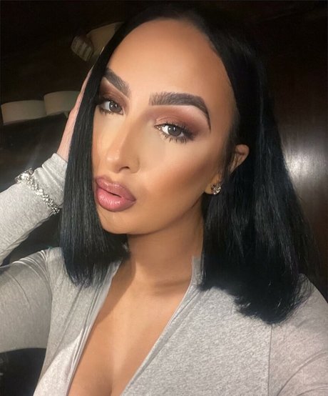 Omaima Benamre model top pics