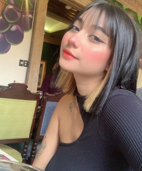 Tani Castaneda model art gallery