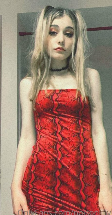 poisonlilly model naked img