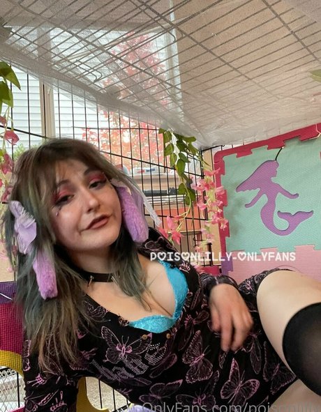 poisonlilly pretty pornstar pic