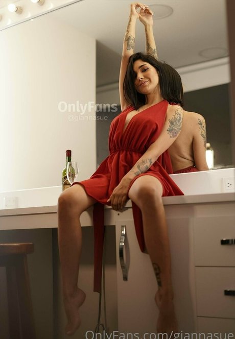 Giannasue model xxx photos