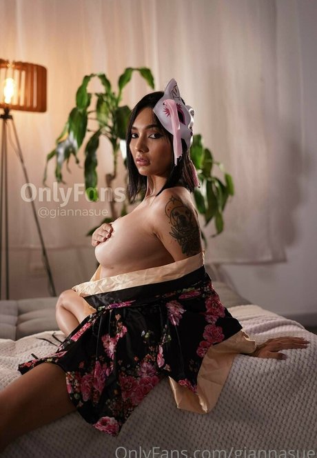 Giannasue sexy actress pics