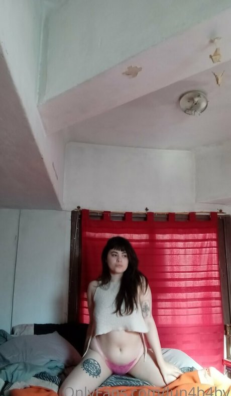 lun4b4by hot actress picture